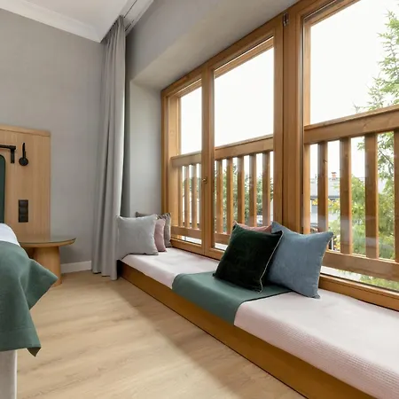 Modrak アパートホテル 4*